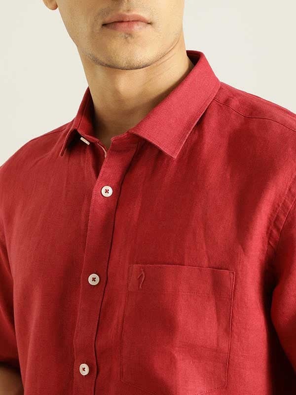 Indian Terrain Men Solid Red Shirt
